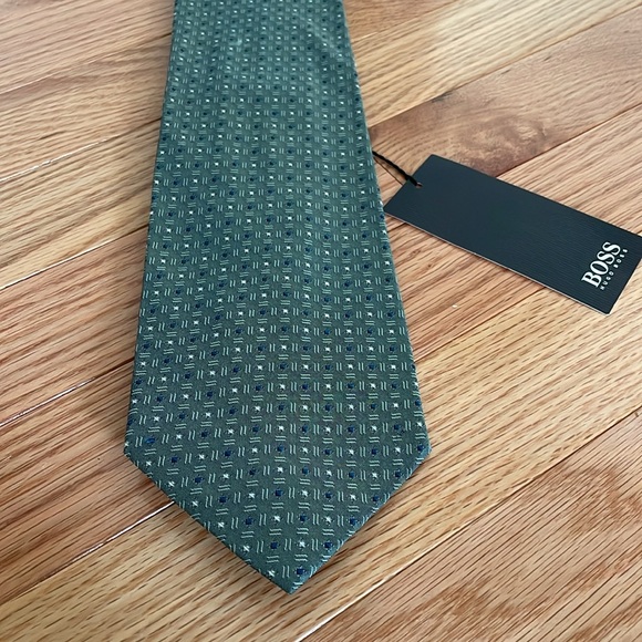 [Hugo Boss] NWT green tie - Picture 2 of 6